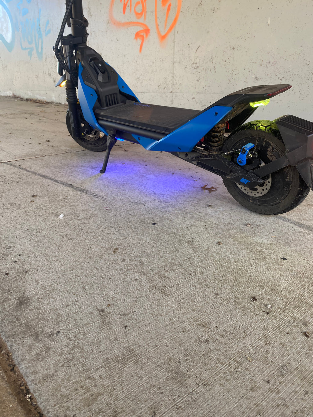 Wireless LED Safety Warning Light for E-Scooters & Bikes