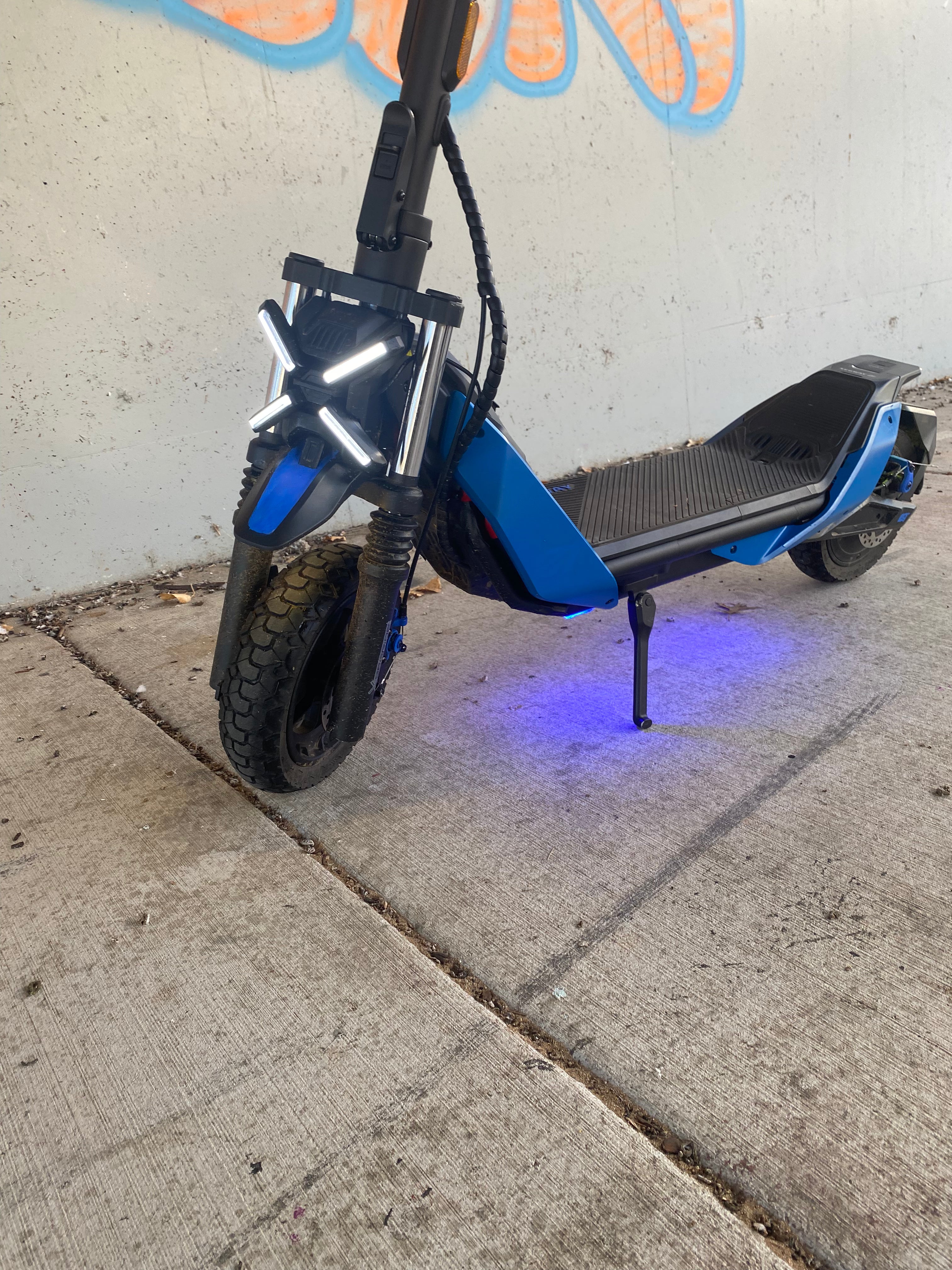 Wireless LED Safety Warning Light for E-Scooters & Bikes